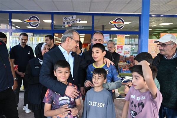 Vali Yavuz, İkizce Mahallesi'nde yürütülen projeler ve hizmetler hakkında bilgi aldı