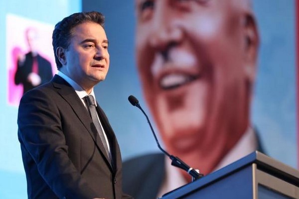 Babacan, Sinop'ta Ticaret ve Sanayi Odası'nı ziyaret etti