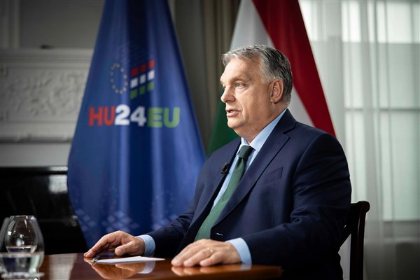 Macaristan Başbakanı Orban, Arnavutluk Cumhurbaşkanı Begaj ile görüştü