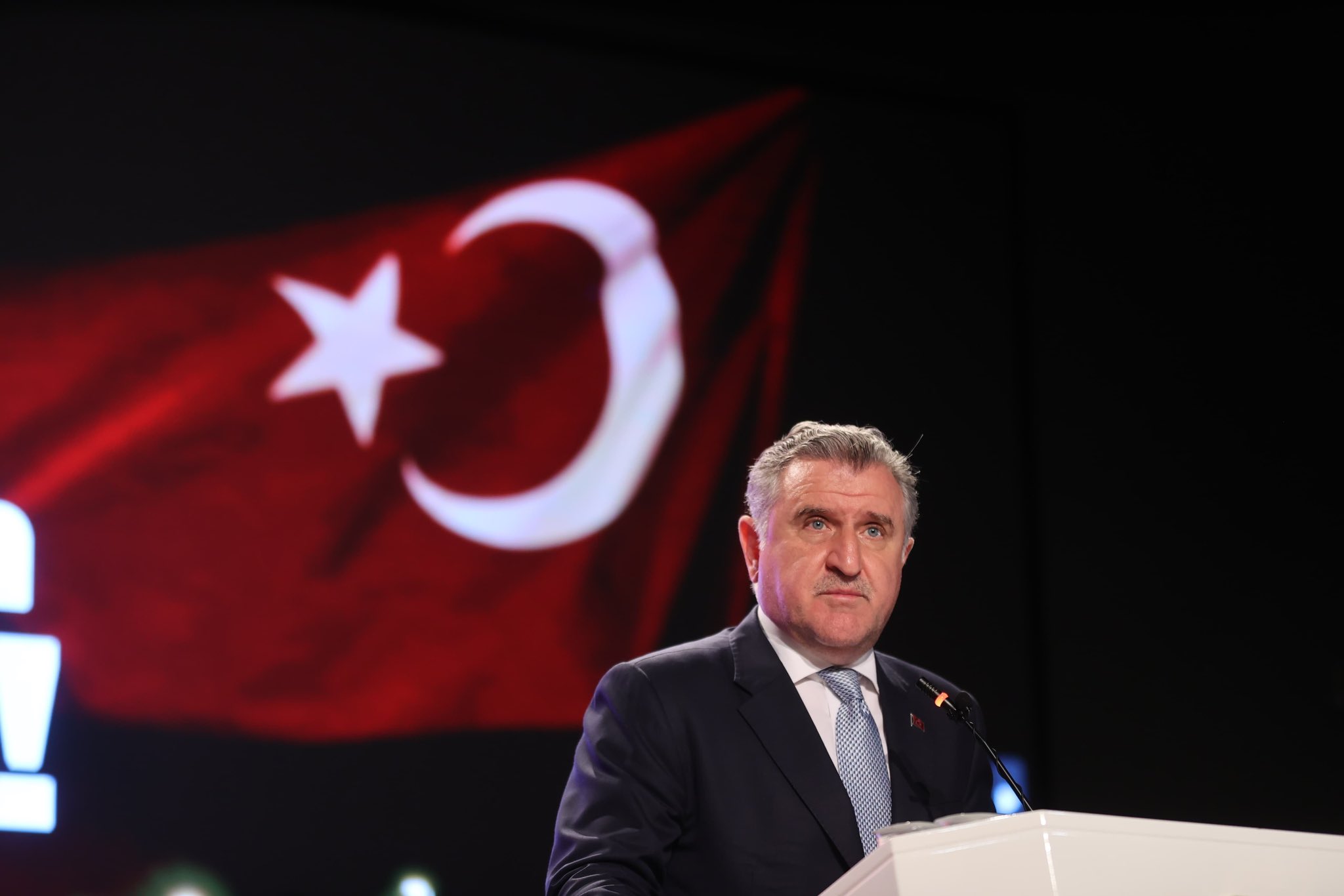 Bakan Bak’tan Ediz Gürel'e tebrik