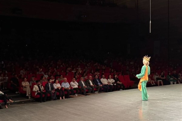 "Küçük Prens" oyunu Çayırova’da izleyiciyle buluştu