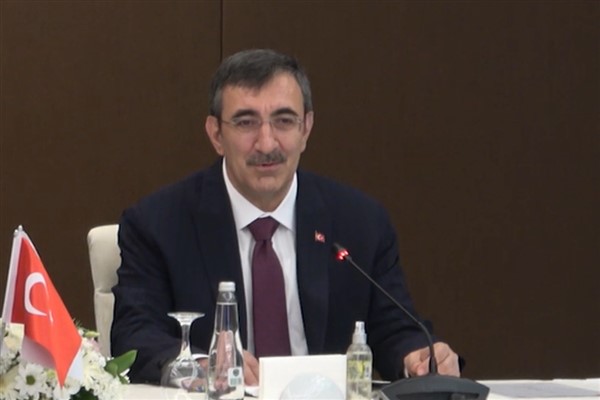 Cumhurbaşkanı Yardımcısı Yılmaz, Bişkek'te iş insanlarıyla buluştu