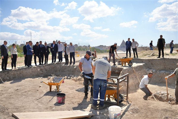 Çorlu Kalesi'ndeki kazı çalışmaları sürüyor