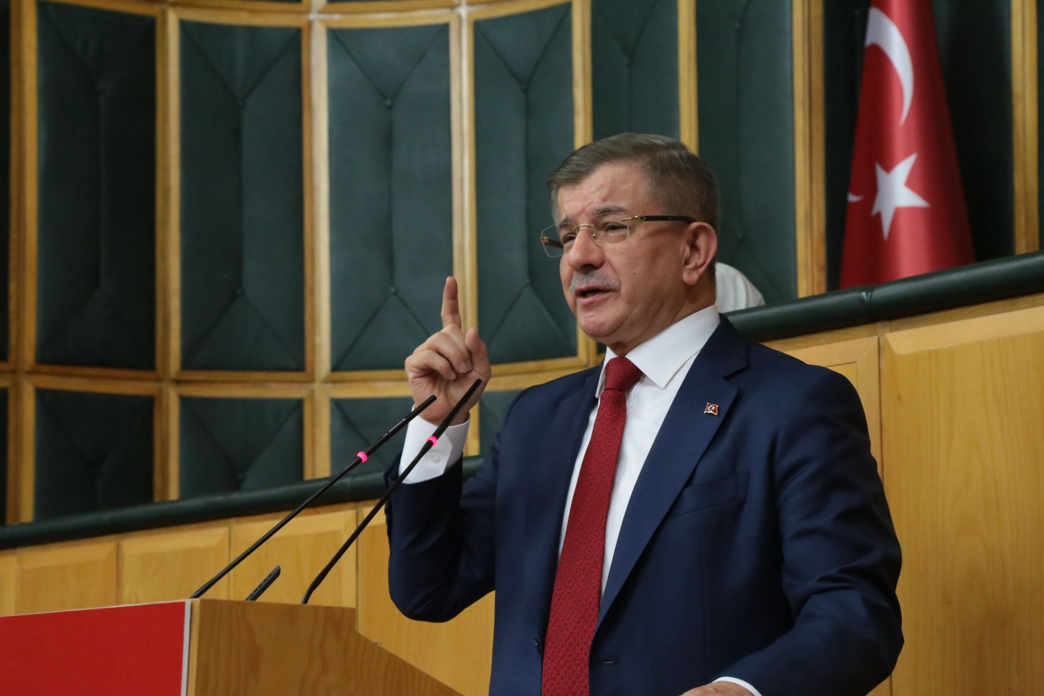 Davutoğlu: Siyaset ve yasak yan yana gelmemeli