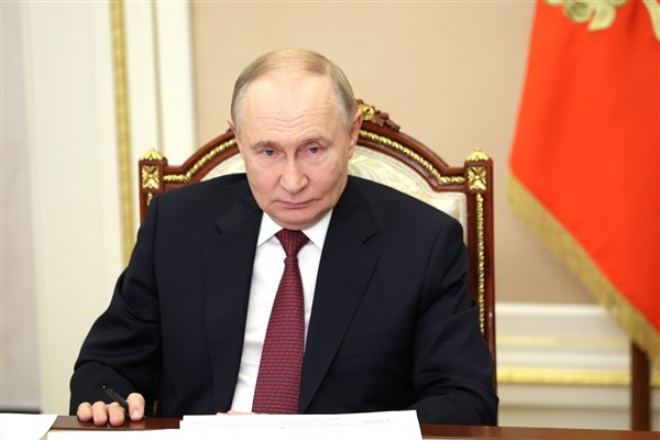Rusya Devlet Başkanı Putin, hükümet üyeleriyle toplantı yaptı